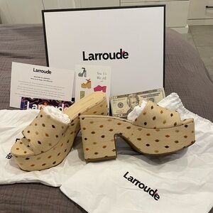 NWT Larroude “Miso” Natural Platform Shoes with Plush Comfort, Size 9